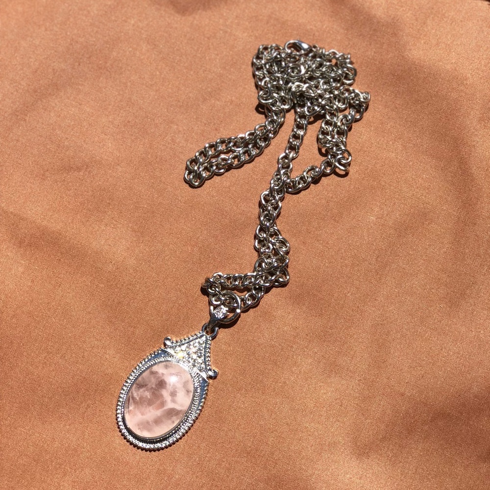 Rose quartz pendant necklace